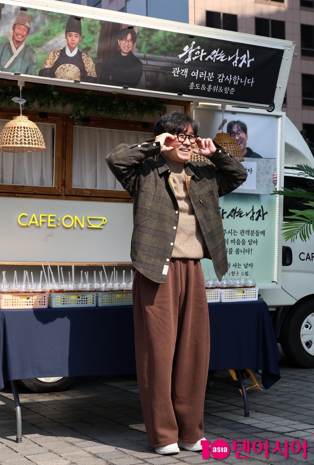 '왕사남 1200만' 장항준 감독, 입이 찢어졌네...행복한 미소[TEN포토+]