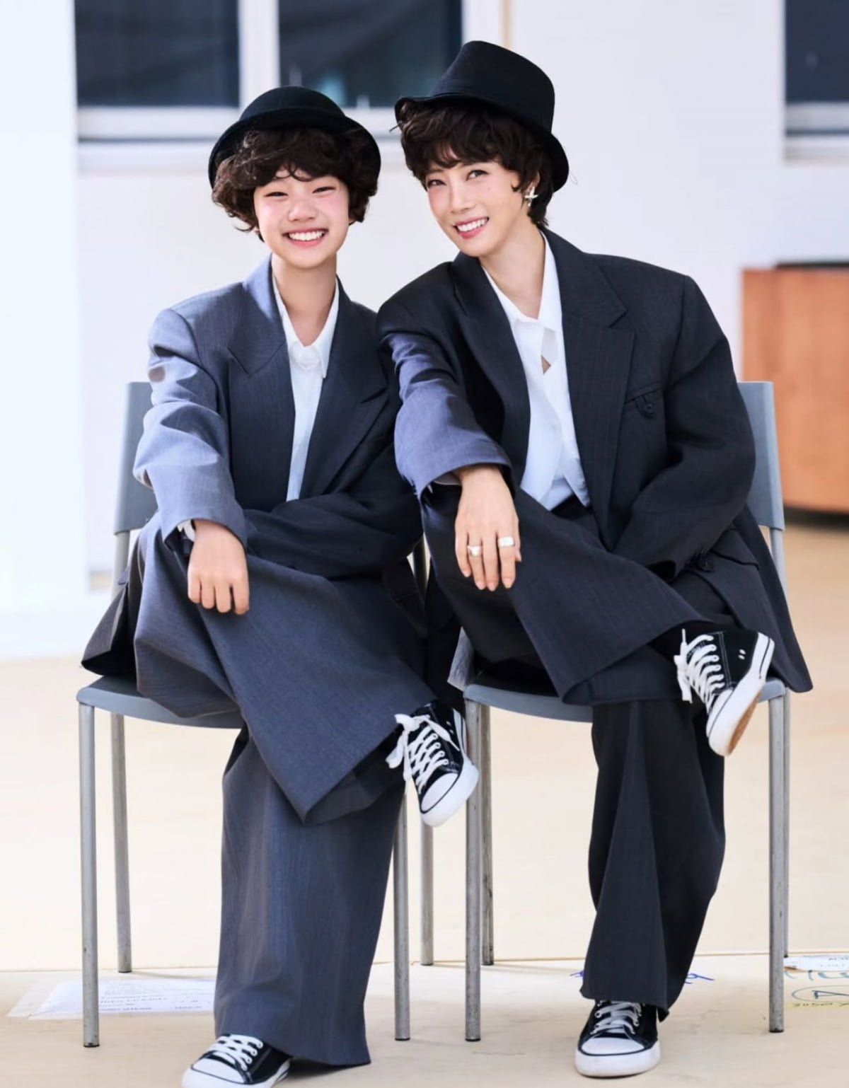 유선, 50세에 새 웨딩화보인가 했더니…쌍둥이 동생 같은 12살 딸 "기억하고파"