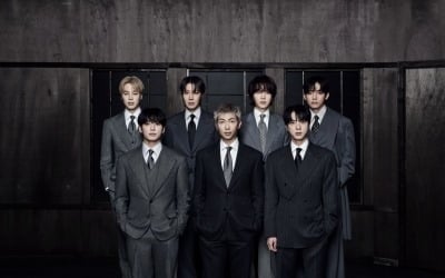 [공식] 방탄소년단 측 "붉은색 광화문광장='아리랑' 키 컬러, 정치적 관점 해석 말길"