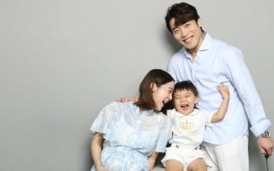 우혜림, 결혼 6년째에 '만삭 사진' 공개했다…둘에서 넷으로