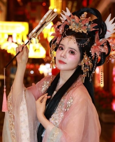 연정훈 또 대국민 사과해야…'44세' 한가인, 왕훙 메이크업에 리즈 갱신