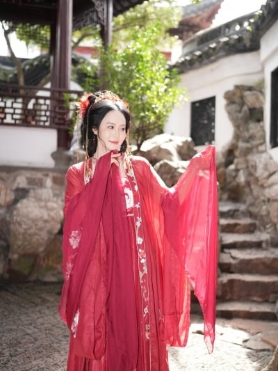 '14년 만에 파경' 박지윤, 최저 몸무게 찍었다더니…'왕훙' 유행에 탑승했다