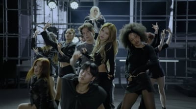 K-Pop Group I-DLE Makes Debut on The Kelly Clarkson Show with 'Mono'