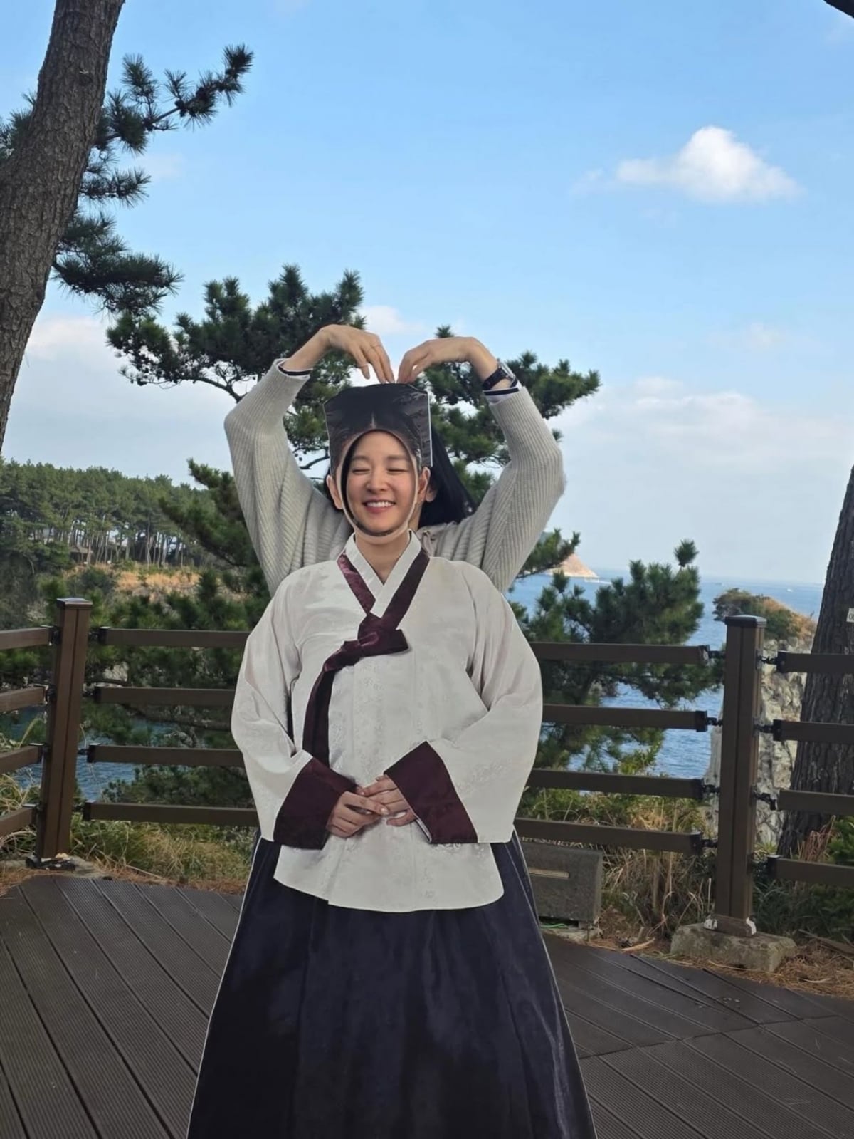 55세 이영애, 32세 시절과 복붙인 줄…"반가워서 눈물나고 뭉클해"