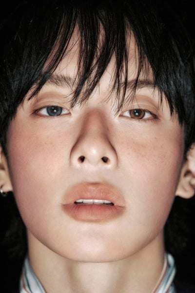 얼굴 천재로 유명한 20대 유명 아이돌, 몰라보게 달라진 비주얼 근황…독기 품은 미모 자랑