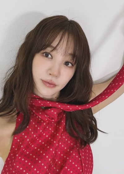윤은혜, 120만원 아니고 12만원대인데…강렬한 레드의 유혹