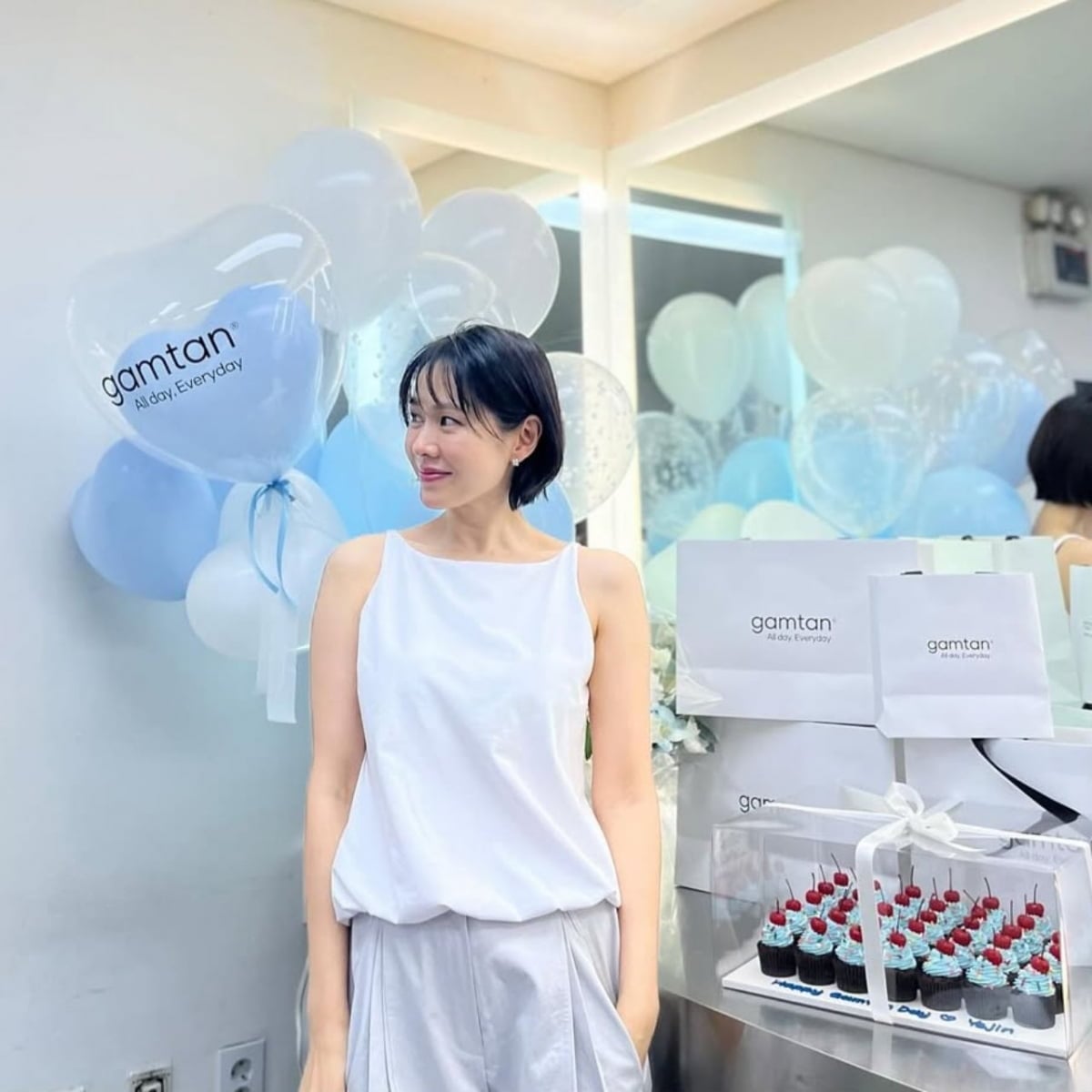 손예진, 치마가 '헐렁' 흘러내릴 듯…한줌 허리