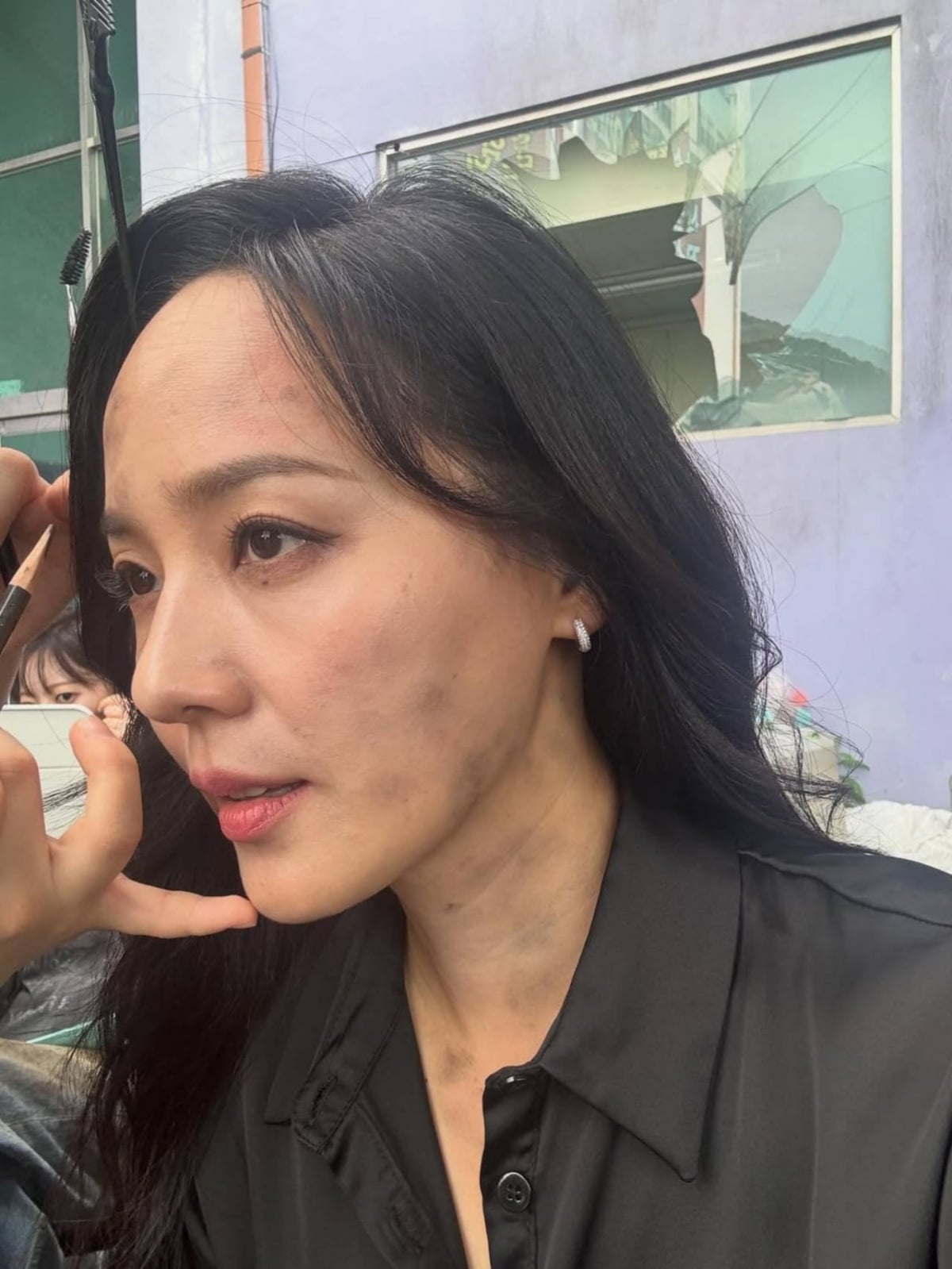 유진, 심장 철렁할 '손가락 포즈'…착각 부른 반전 한 컷