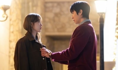 '장신 커플' 이성경♥채종협, 제대로 핑크빛 터졌다…"두 개의 계절이 부딪히는 사랑" ('찬너계')