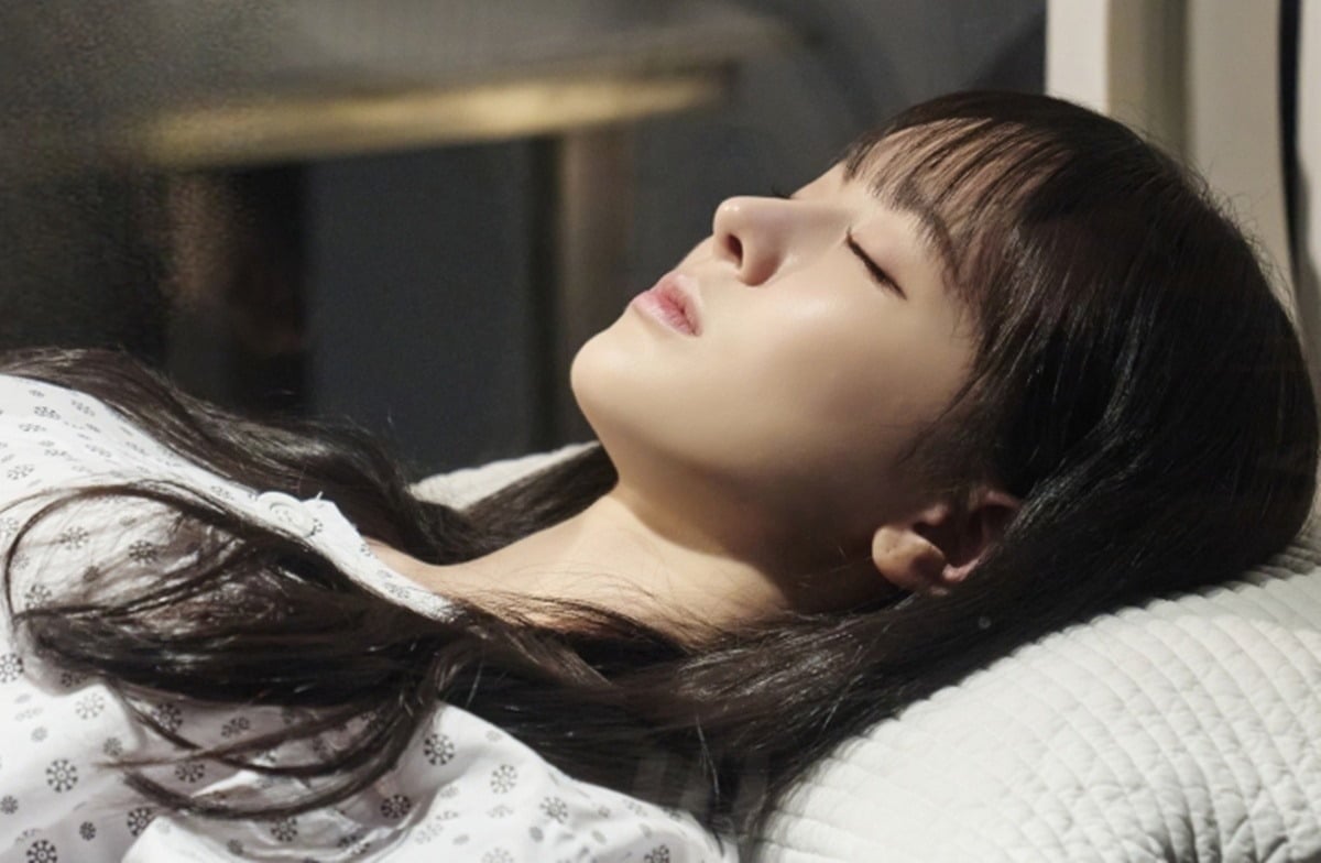 '닥터신'에서 사고로 의식을 잃은 모모 스틸컷./사진제공=TV조선