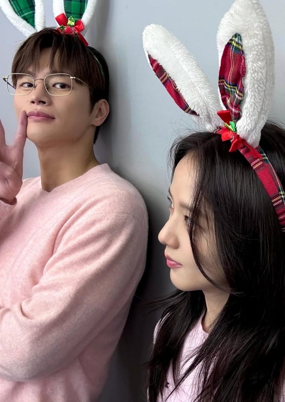 배우 서인국과 지수가 현실 커플 같은 모습이 담긴 사진을 공개했다 / 사진 = 지수 SNS 캡처