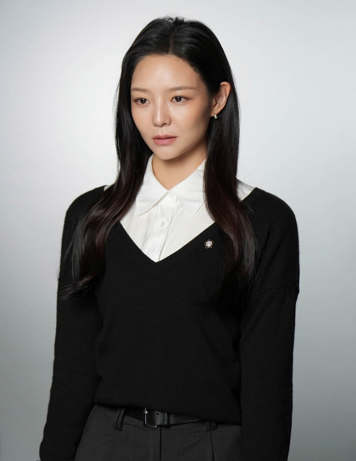 도도한 분위기를 자아내는 이솜의 모습 / 사진제공=매니지먼트mmm