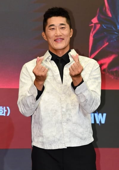 "김동현 경기=담배 피러 가는 시간" 충격 고백 터졌다…결국 숨겨둔 속내 털어놔 ('강호동네서점')