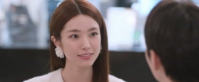 의사 집안 엄친딸 여배우…뉴욕 명문 예술학교 나왔다더니 '월간남친'서 존재감 자랑