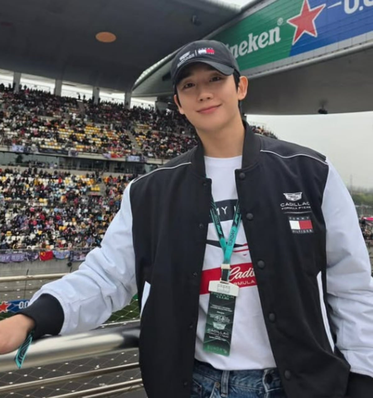 배우 정해인이 F1 행사에 참석해 다양한 포즈를 취하고 있다. / 사진=정해인 SNS