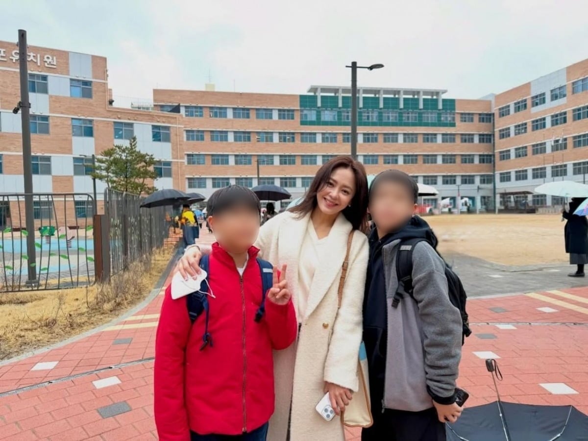 강성연과 두 아들. / 사진=강성연 SNS