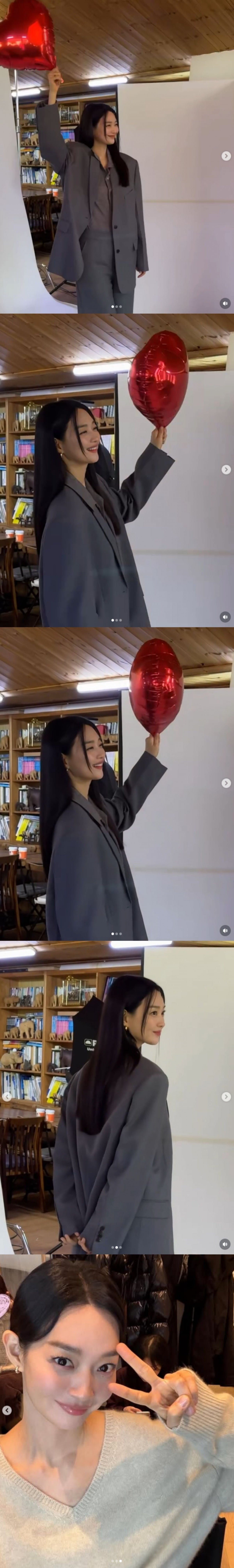 신민아가 촬영에 열중하고 있다. / 사진=신민아 SNS 캡처