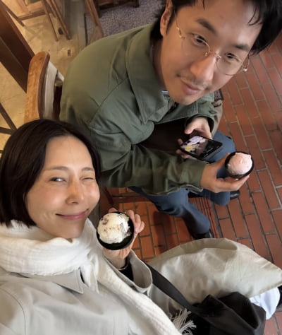 '♥마이큐' 김나영, 두 아들은 어디 가고 핑크빛 신혼…"럽스타그램 어떻게 참았나"