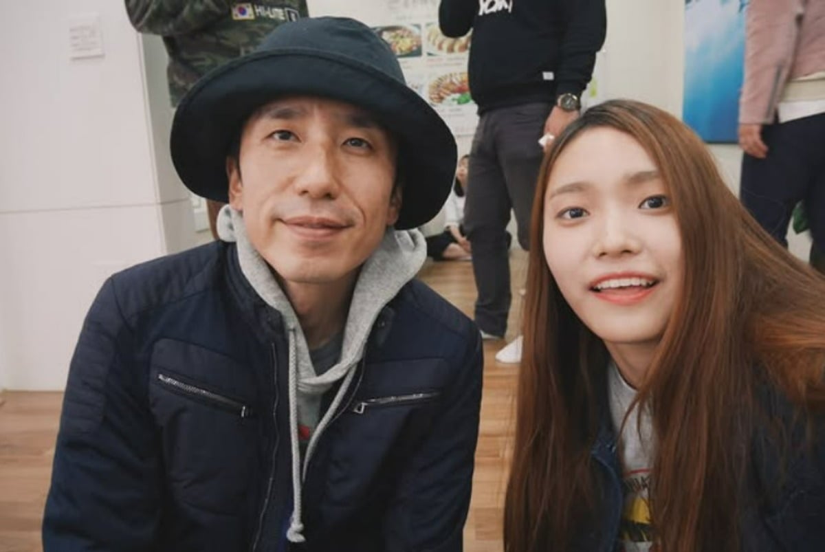 싱어송라이터 이진아가 유희열 소속사와 작별을 알린 가운데, 과거 함께 찍었던 사진을 꺼내 들었다. / 사진=이진아 SNS