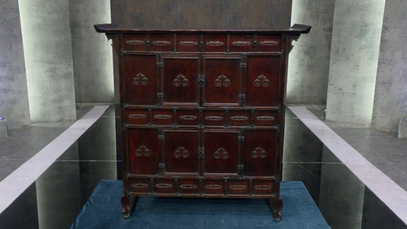 'TV쇼 진품명품'의 이층책장 / 사진제공=KBS