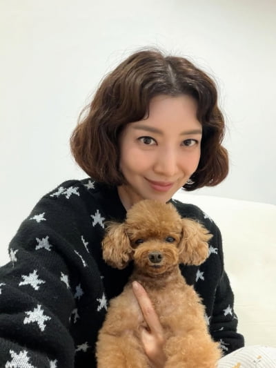 '48세' 윤세아, 뽀글이 단발 변신에 충격 비주얼…"20대라 해도 믿겠네"