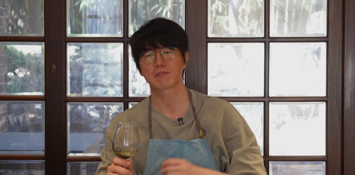 가수 성시경이 유튜브에 출연하고 있다. 사진=성시경 유튜브 채널 캡처