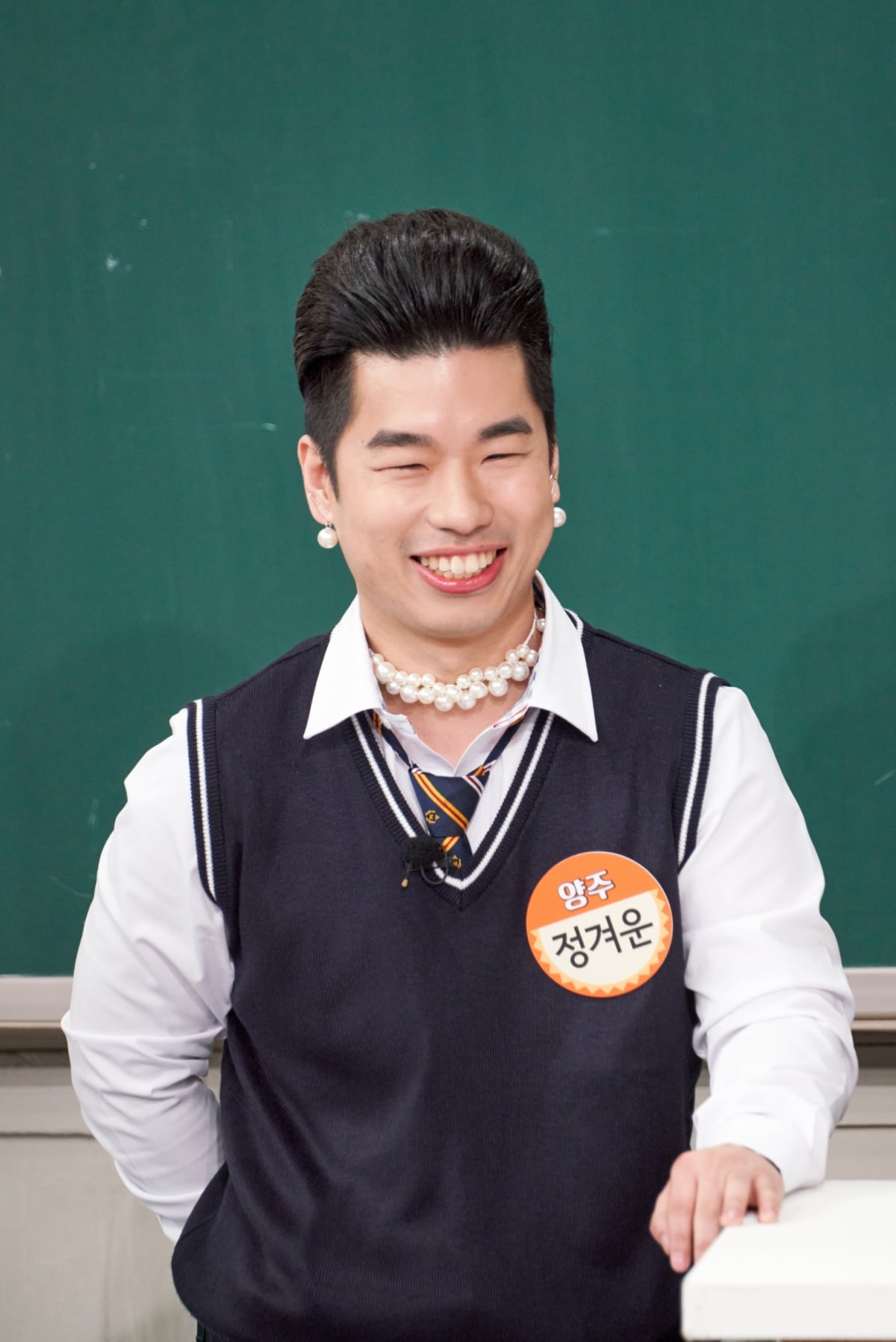 JTBC '아는 형님' 보도스틸 중 '지자체 홍보 채널'을 운영 중인 공무원 양주 정겨운, 울산 남구 이소희, 군산 박지수, 충주 최지호 주무관 / 사진=JTBC