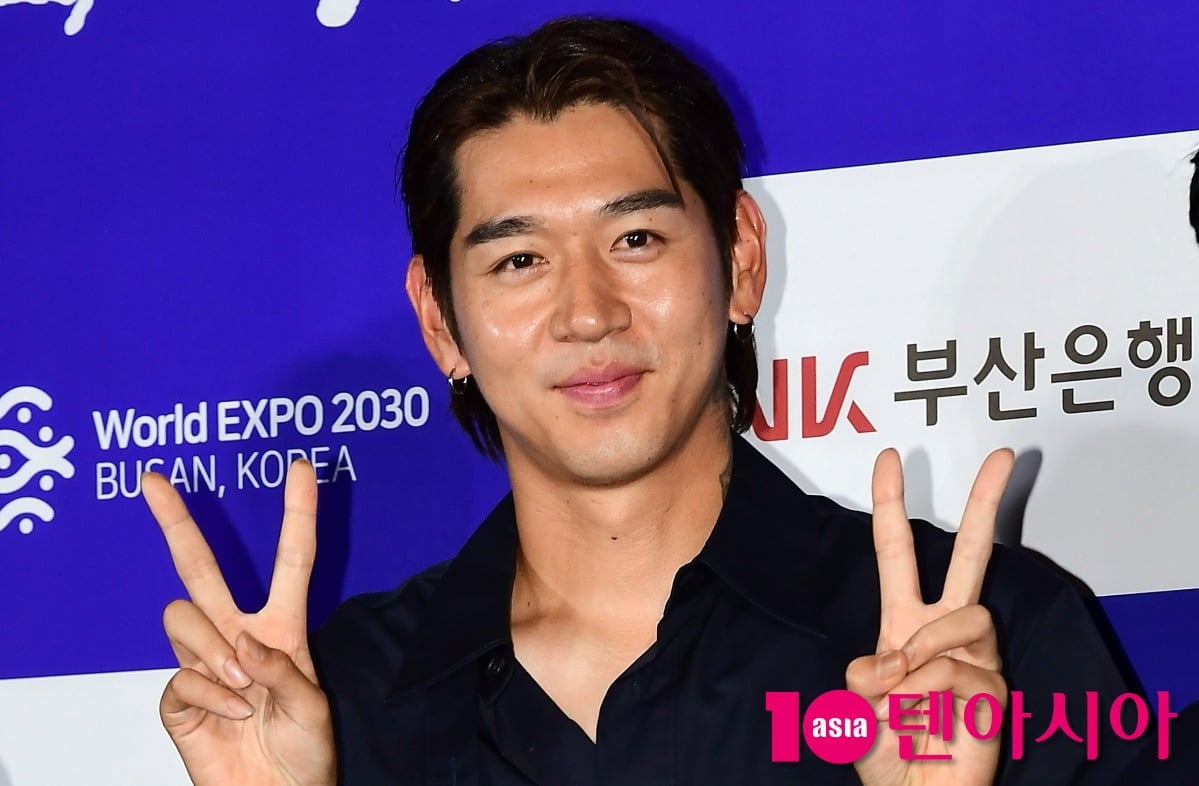 전 야구선수 이대은이 포즈를 취하고 있다 / 사진=텐아시아 DB