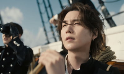 방탄소년단, 배 타고 '스윔'…'아리랑'으로 항해 시작