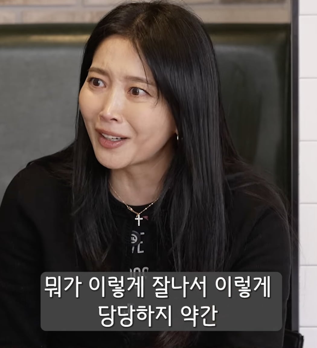 배우 오윤아가 발달장애 아들을 공개한 이후 비난을 받은 사실을 털어놓으며 눈물 흘리고 있다 / 사진 = 오윤아 유튜브 채널