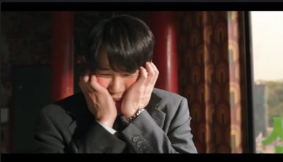 유연석, '장원영' 빙의하더니 끝내 일냈다…아찔한 엔딩 포즈에 시청률 '8.1%' 폭발 ('신이랑')