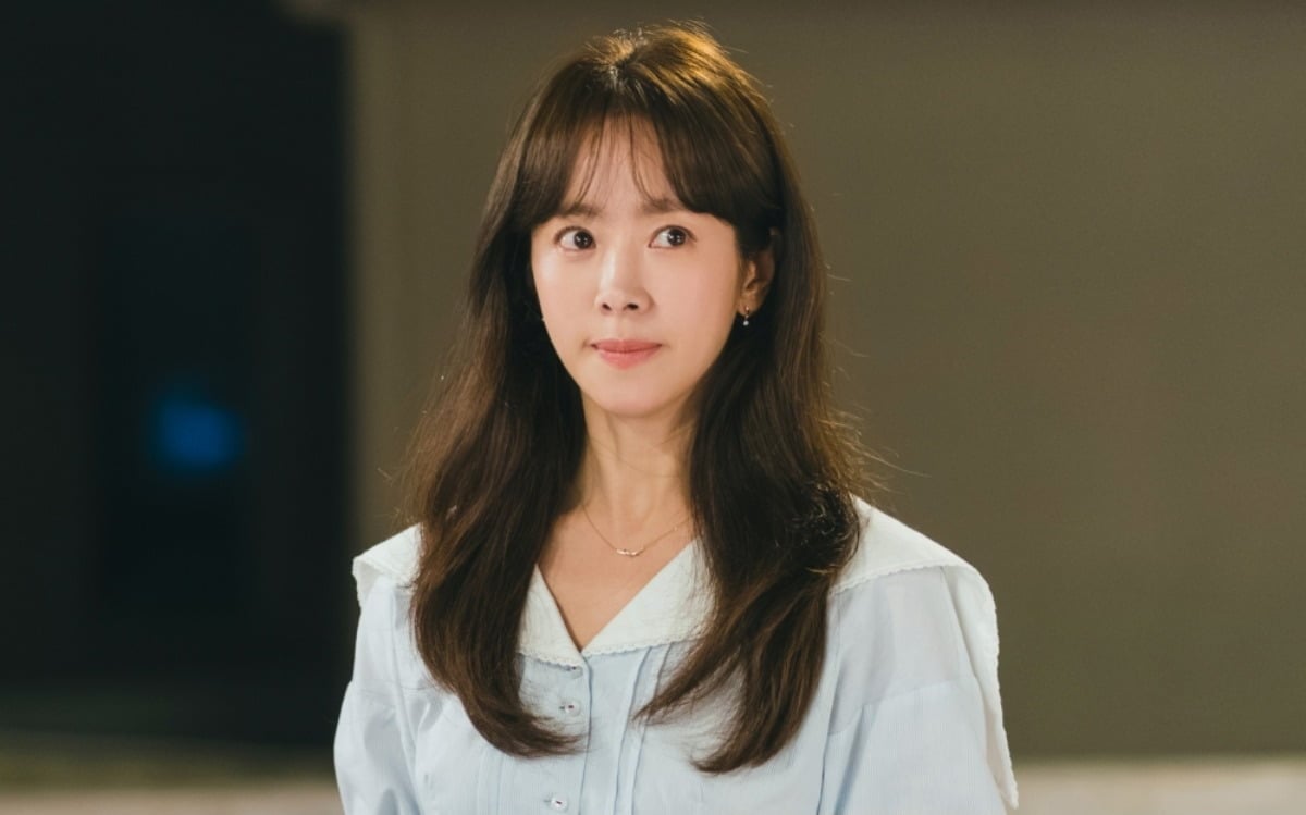 '미혼남녀의 효율적 만남' 한지민, 박성훈의 홈데이트가 갑작스레 사실상 상견례 자리로 변한다. / 사진제공=SLL