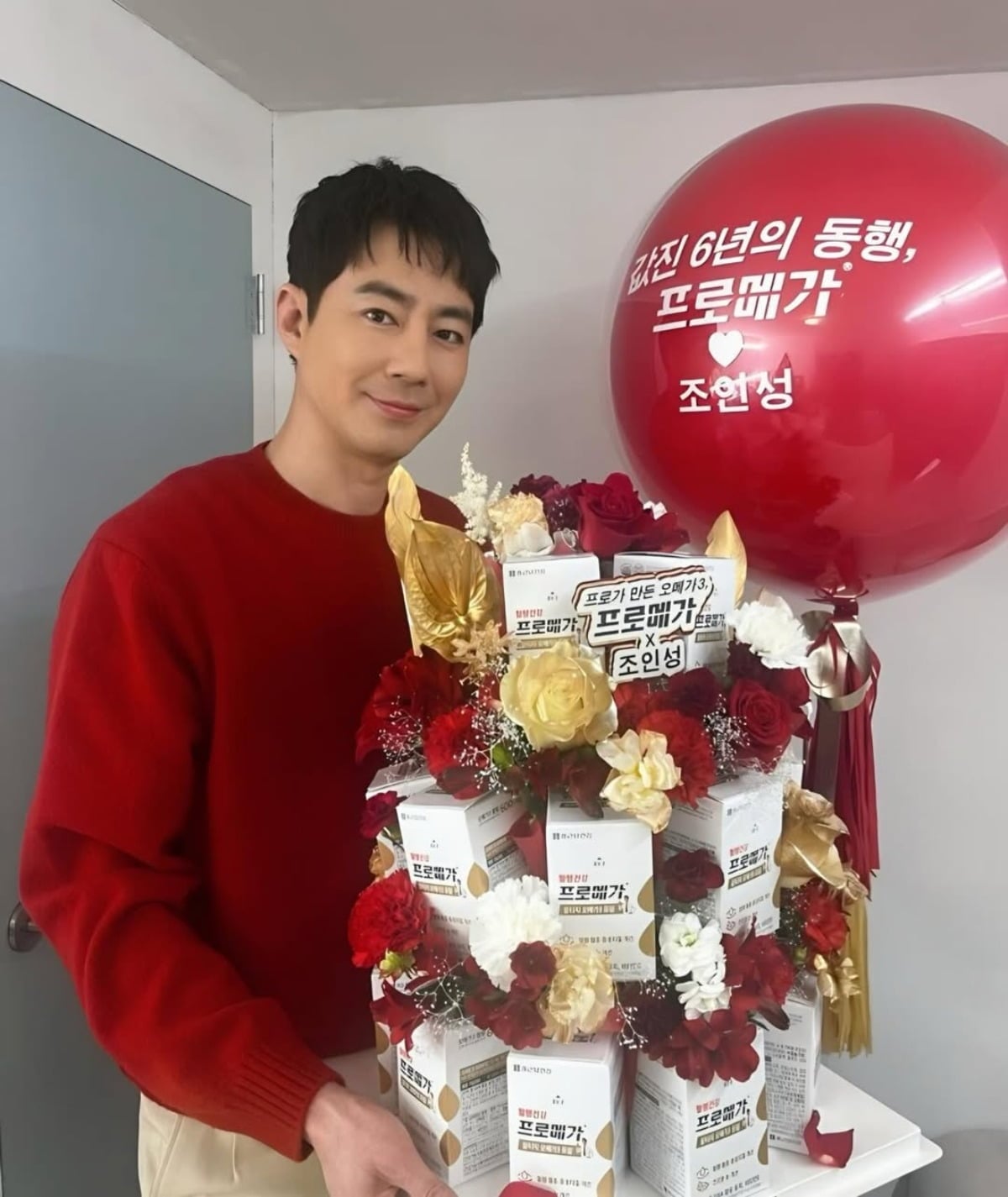 배우 조인성이 자신이 모델로 활동하고 있는 브랜드 관련된 사진을 공개했다. 사진 = 조인성 인스타그램