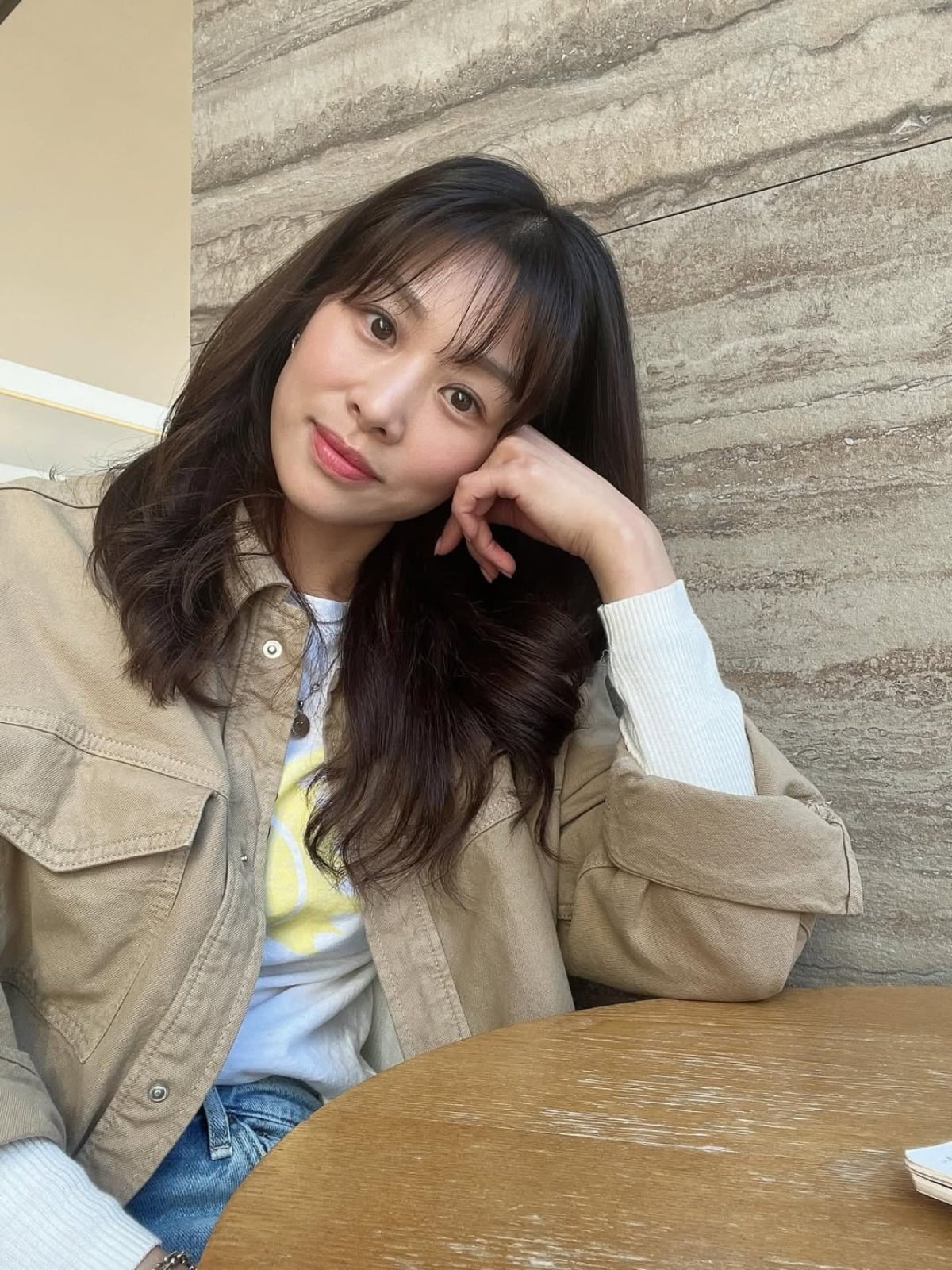 배우 장신영이 편온한 미소를 담은 근황을 공개했다. 사진 = 장신영 인스타그램