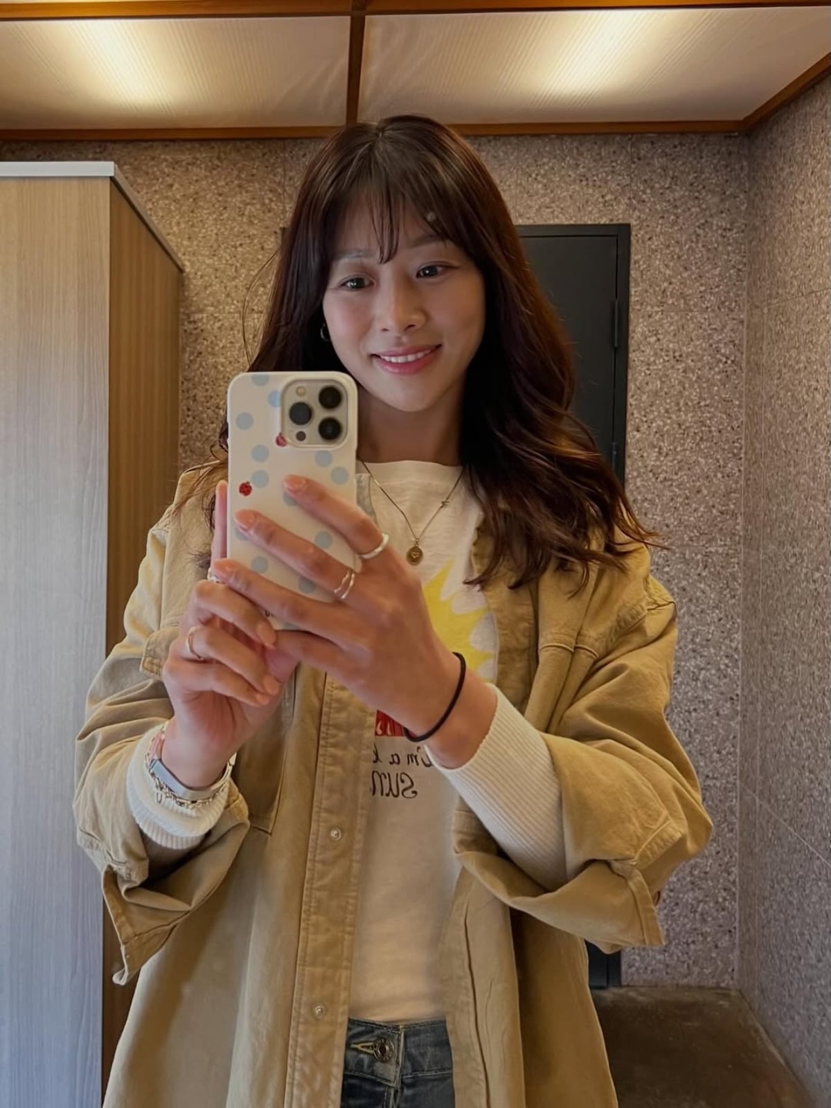 배우 장신영이 편온한 미소를 담은 근황을 공개했다. 사진 = 장신영 인스타그램