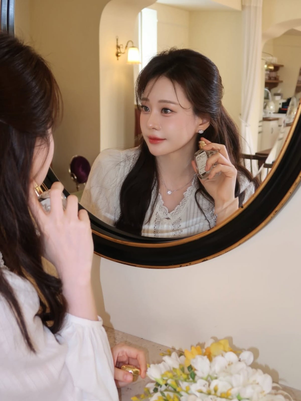 인플루언서 아옳이가 봄을 맞아 핑크빛 미모를 자랑했다. 사진 = 아옳이 인스타그램