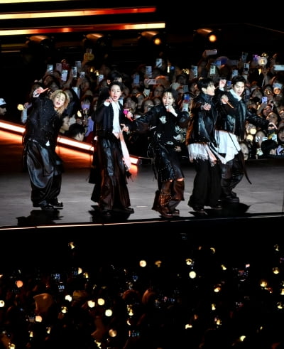 "마침내 이 자리에" BTS, 7인 완전체 귀환에 결국 '울컥'