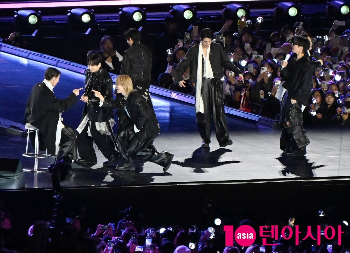 방탄소년단 컴백에 열광하는 아미들[TEN포토+]