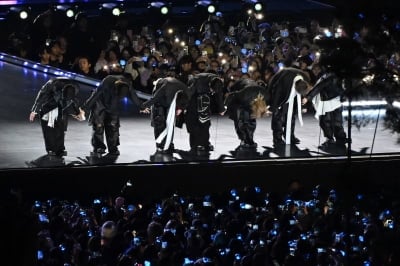 방탄소년단 컴백에 열광하는 아미들[TEN포토+]