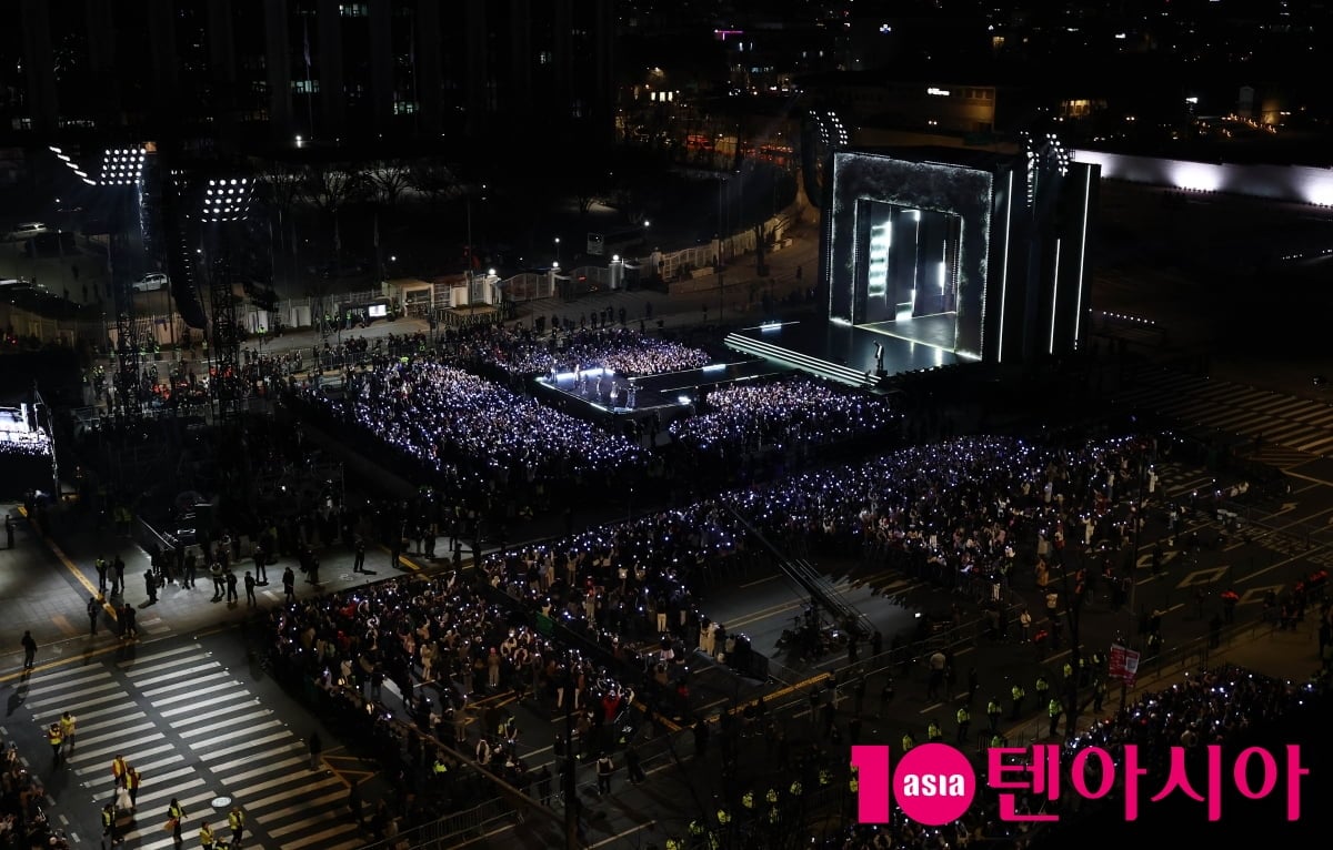 방탄소년단, 아리랑을 떼창하는 아미들[TEN포토+]