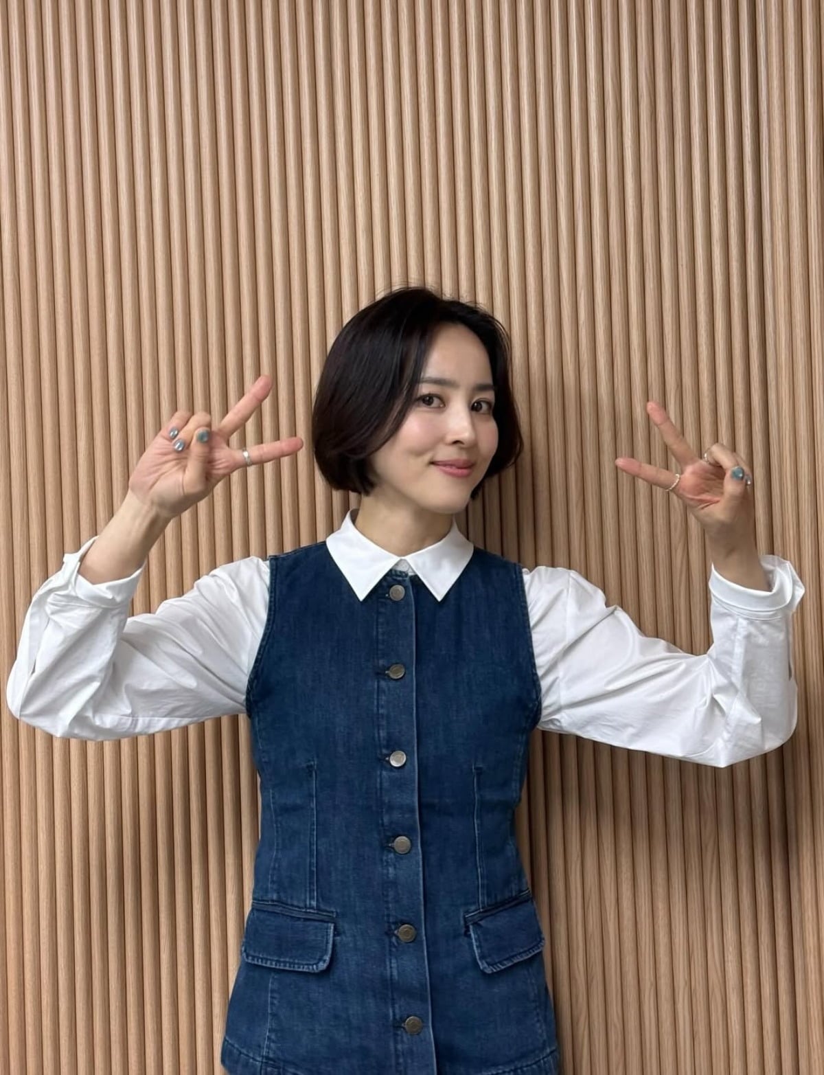 배우 한혜진이 최근 자신의 인스타그램을 통해 파격적인 단발 헤어스타일로 변신한 모습을 공개해 화제다. 사진 = 한혜진 인스타그램
