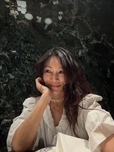 '63세' 황신혜, 48kg 몸매의 위엄…자기관리 어느정도길래