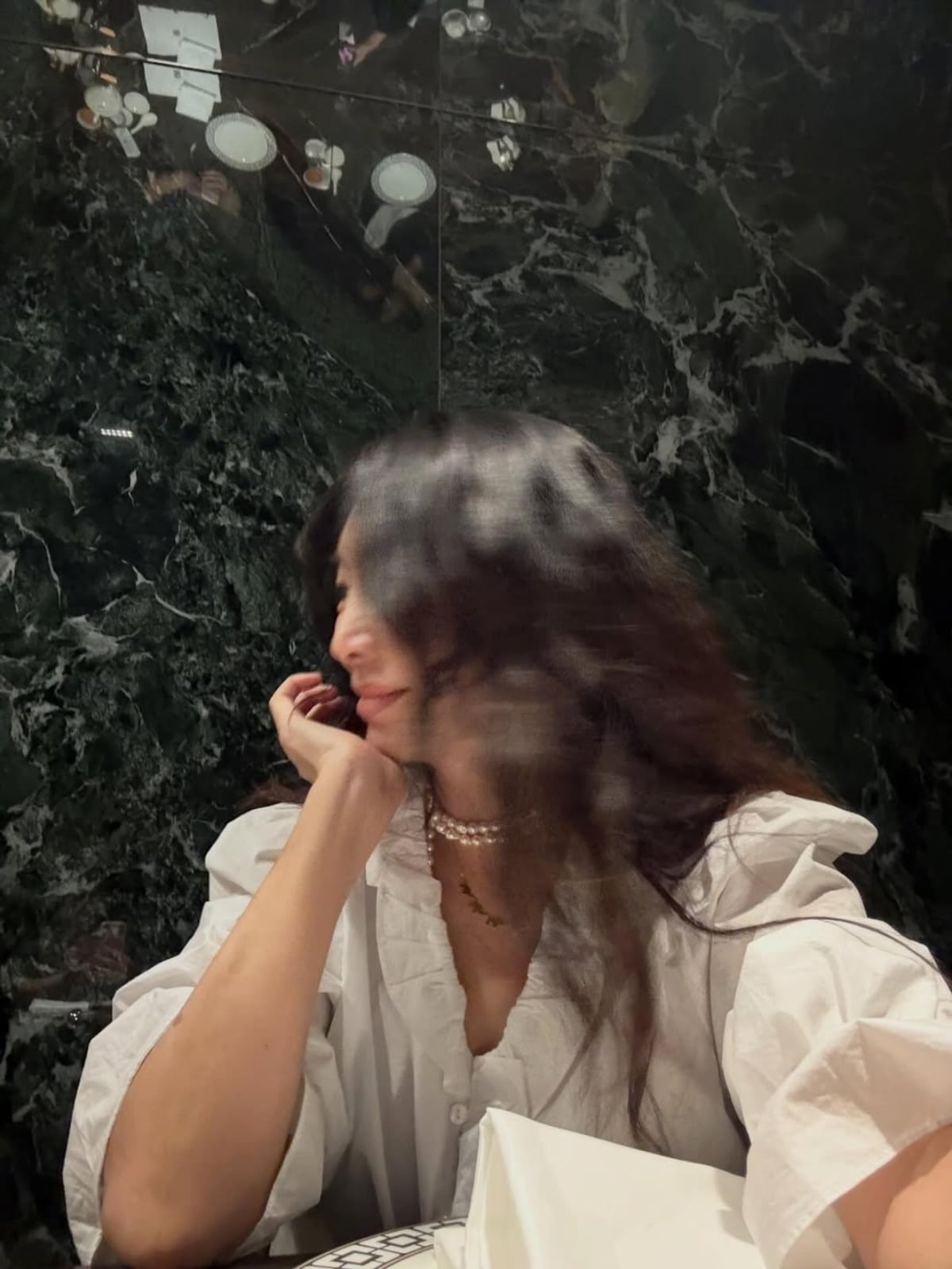 배우 황신혜가 근황을 전하며 166cm, 48kg의 완벽한 몸매와 변함없는 미모를 과시해 화제다. 사진 = 황신혜 인스타그램
