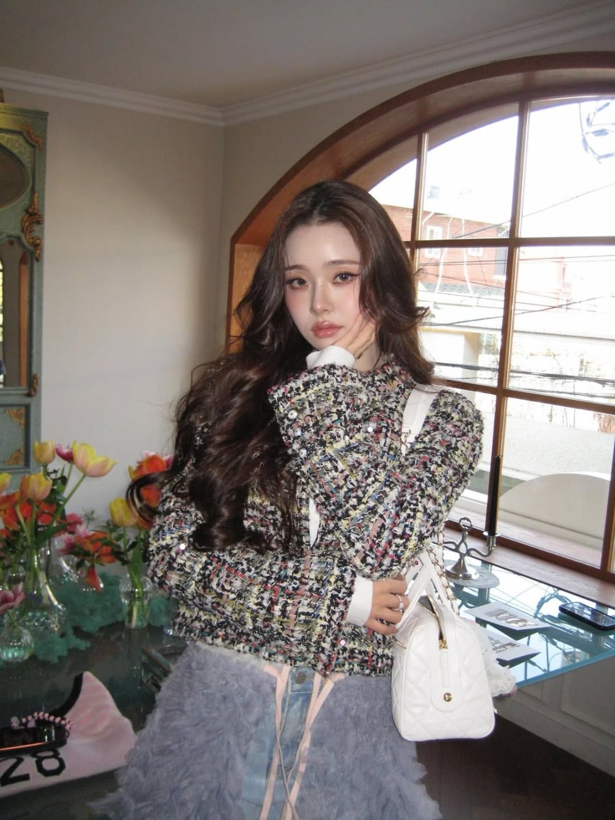 인플루언서 프리지아가 화려한 패션을 선보이고 있다. 사진 = 프리지아 인스타그램
