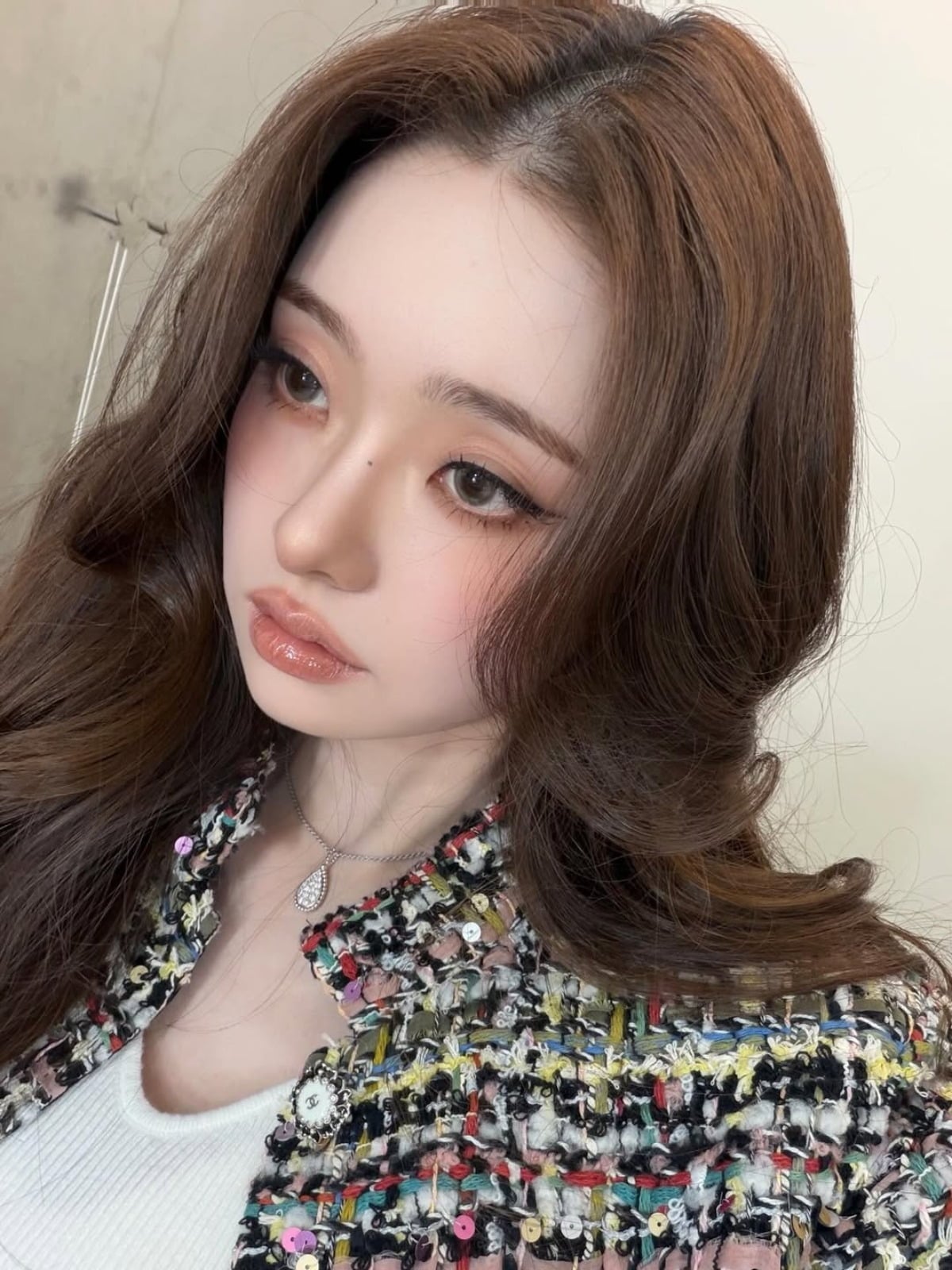 인플루언서 프리지아가 화려한 패션을 선보이고 있다. 사진 = 프리지아 인스타그램
