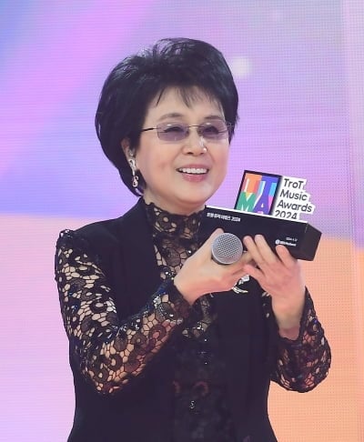 '70세' 심수봉, 마지막 인사 전했다…갑작스런 은퇴 선언 "배신 당한 것 같아" ('히든싱어')