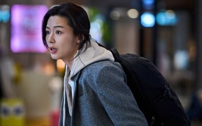 전지현, 11년 만에 기쁜 소식 전했다…"연상호 찐팬", '군체'로 영화 컴백