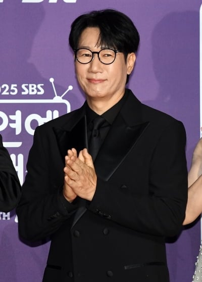 SBS 연예대상서 푸대접 논란 일었다더니…지석진, 결국 분노했다 "열받네" ('만학도지씨')