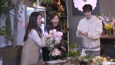 '62세 돌싱' 황신혜, 대학시절 ♥첫사랑 소환…20살에 만끽한 풋풋한 핑크빛 ('같이삽시다')