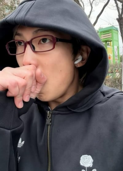 미국 떠난 방탄소년단 RM, 돌연 '세기 말 안경'이라니…며칠 전 광화문 찢어놓고선